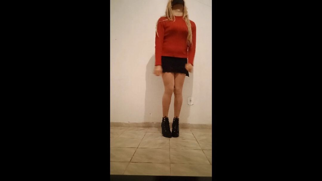 Crossdresser skirt wetting_20