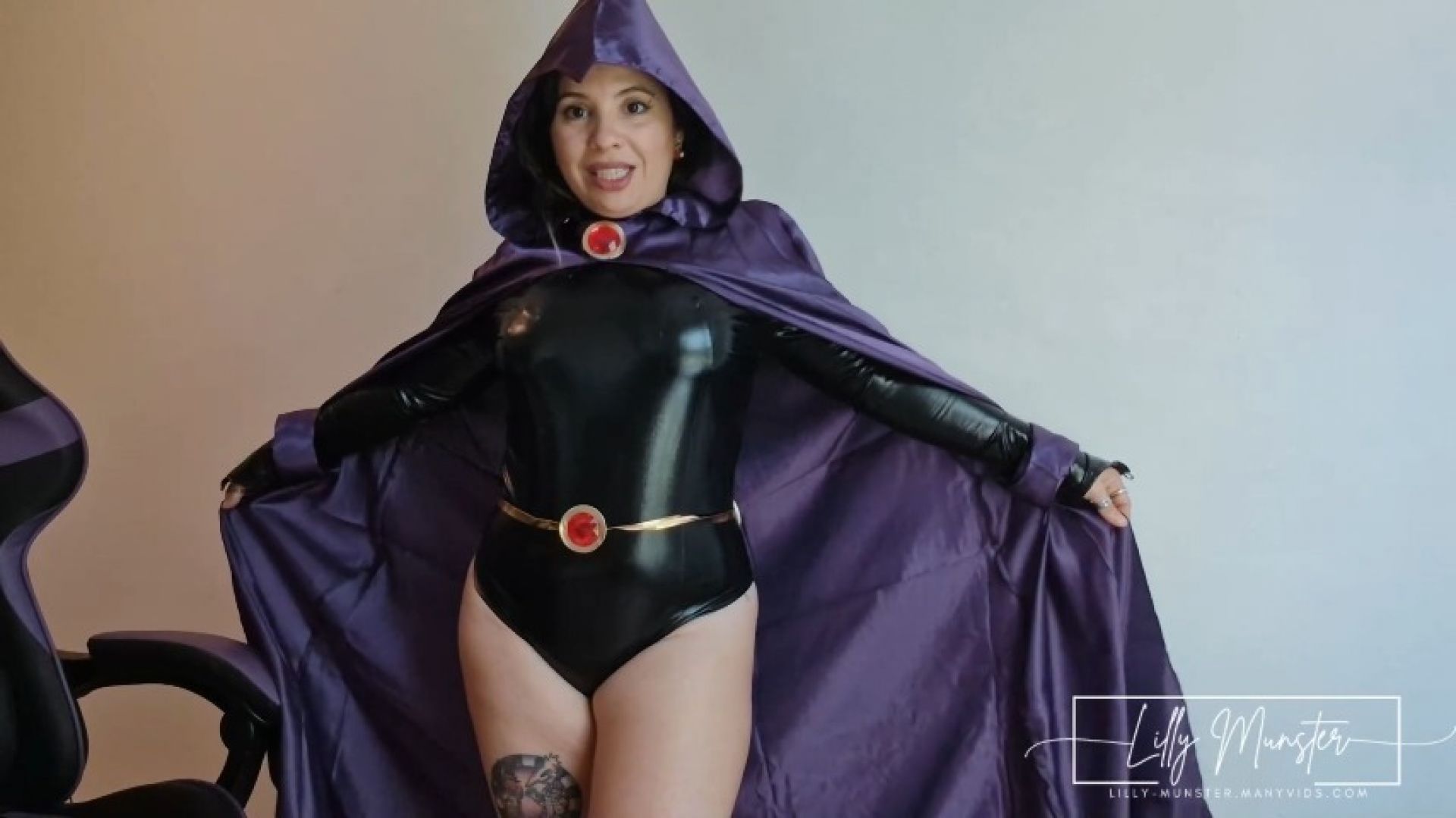 Teen Titans Raven Cosplay Unboxing and Try-On
