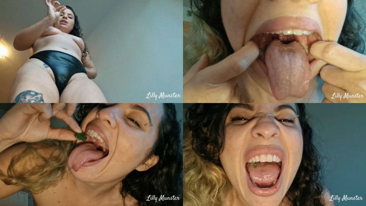 Giantess Finds And Vores Tiny Men