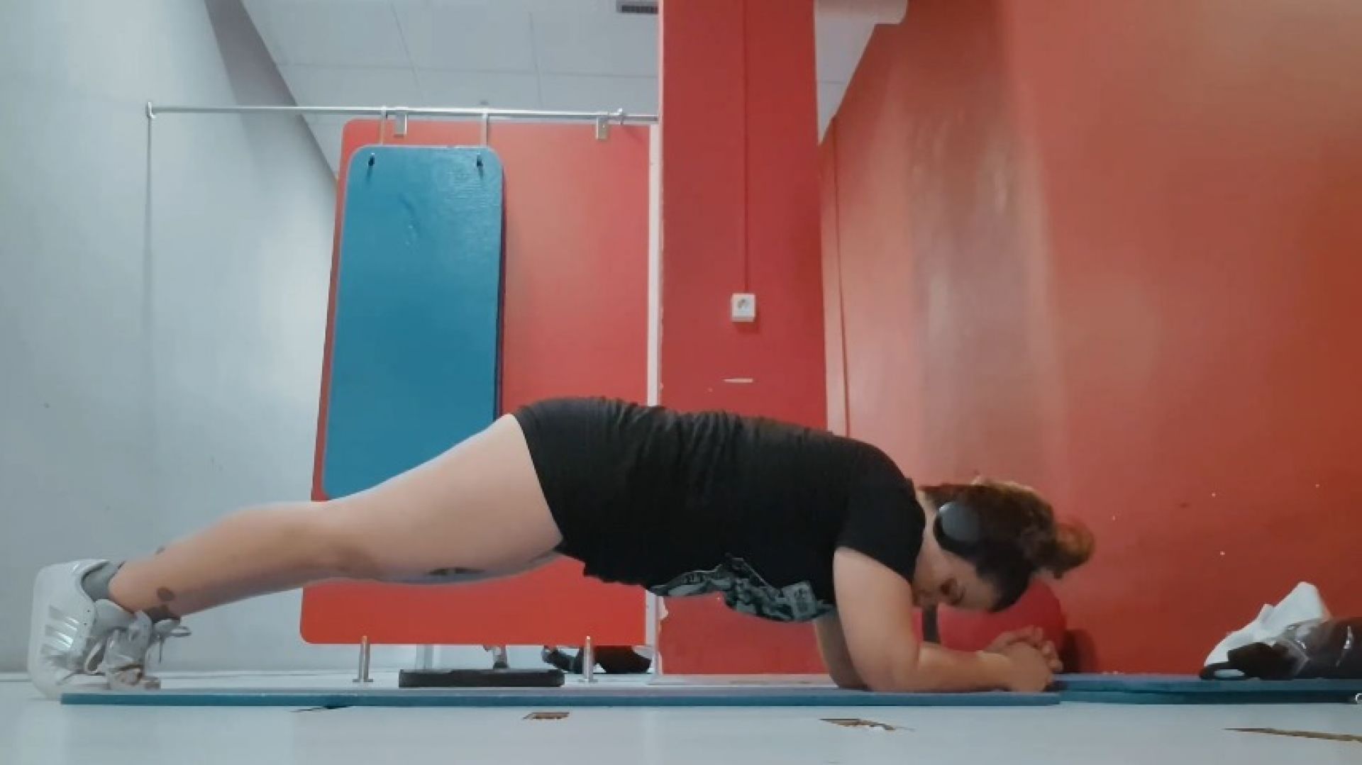 SFW 3 Minute Core Workout
