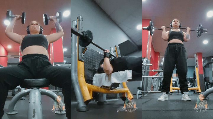 Mommy's Arm Day At The Gym