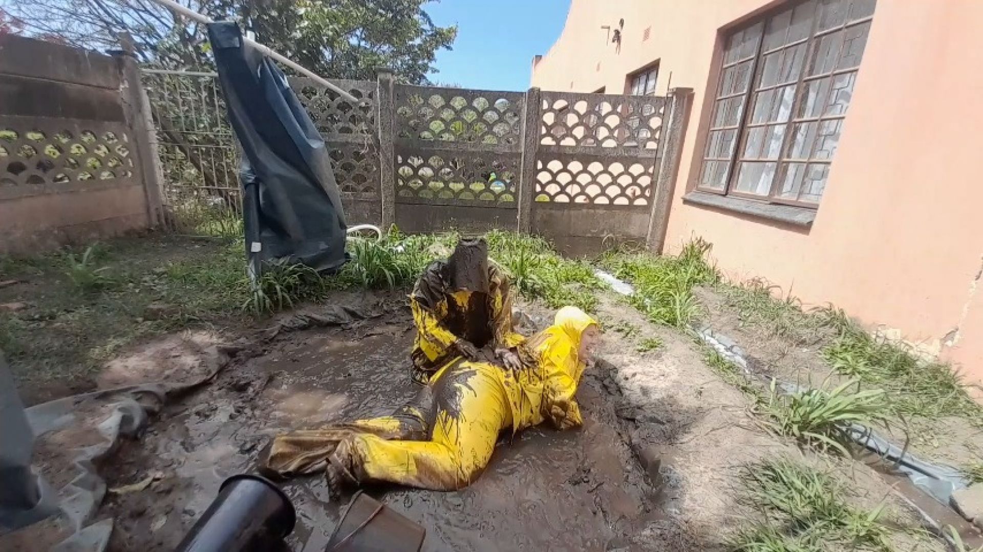 muddy rainwear battle