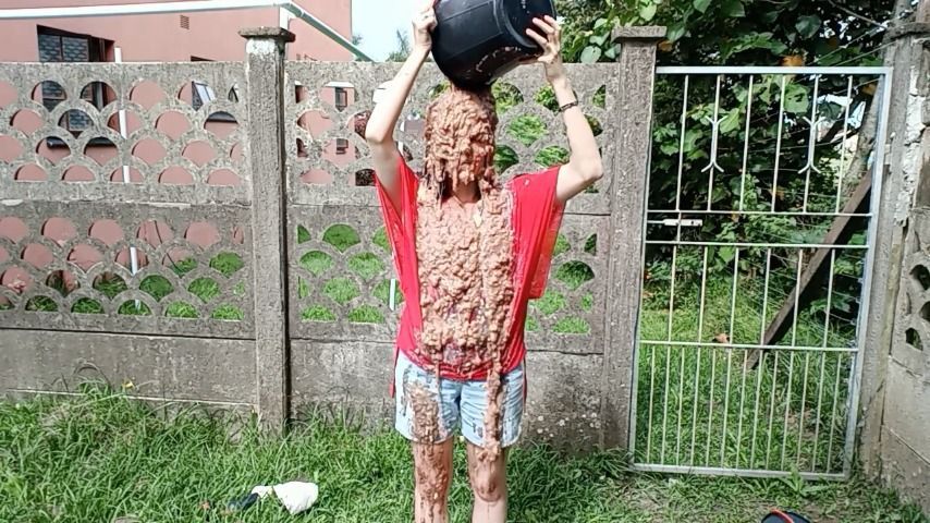 Chocolate batter custard and water