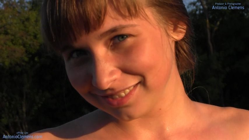 Jenny D - the girl on nude beach