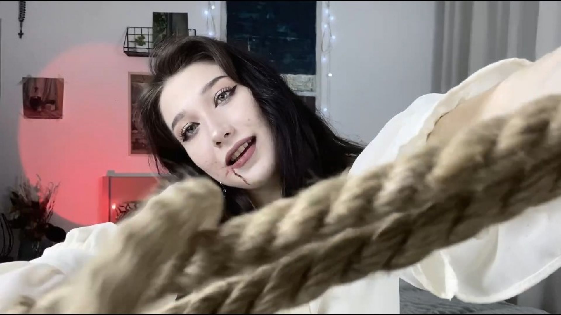 4-Cute and cruel vampire eat you! Rope and bite