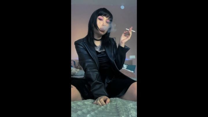 Goth smoke