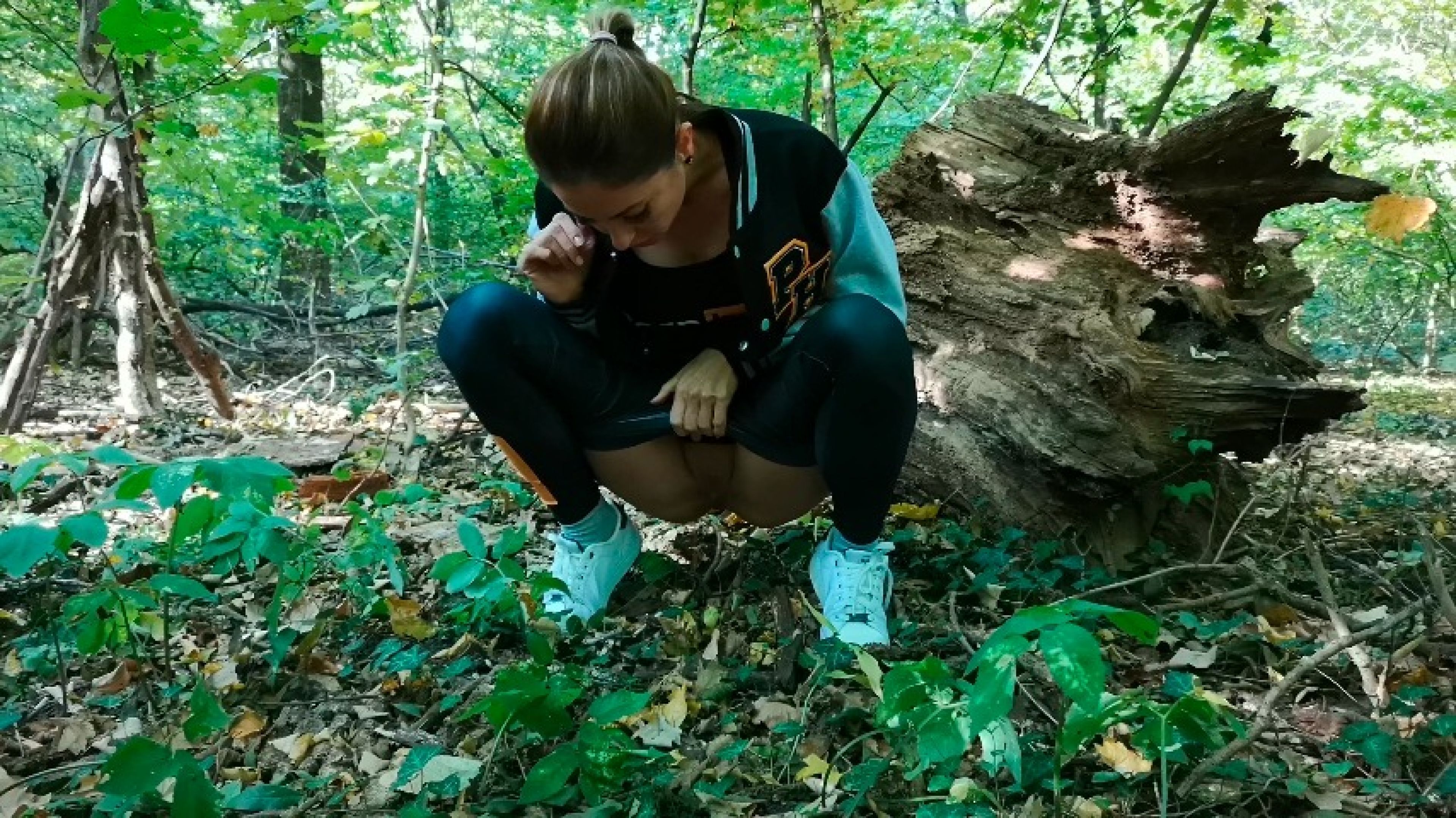 Pornstar WetKelly loves to pee in the forest