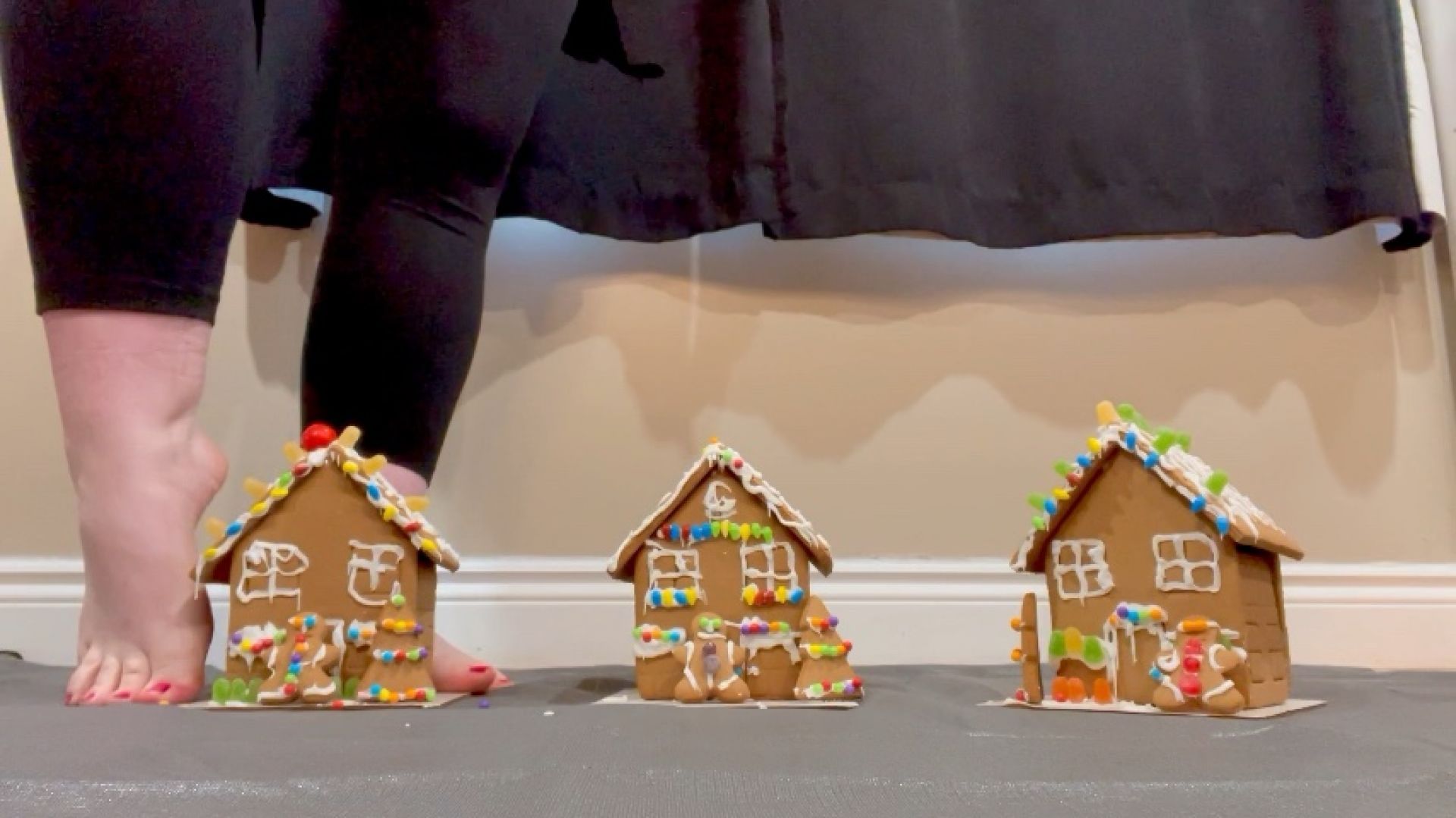Giantess Crushes Gingerbread Houses