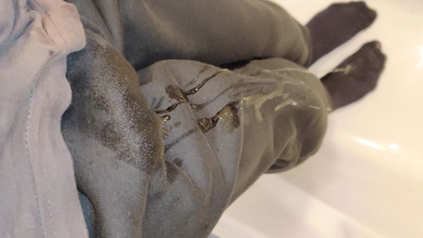 Pissing New Sweat Pants