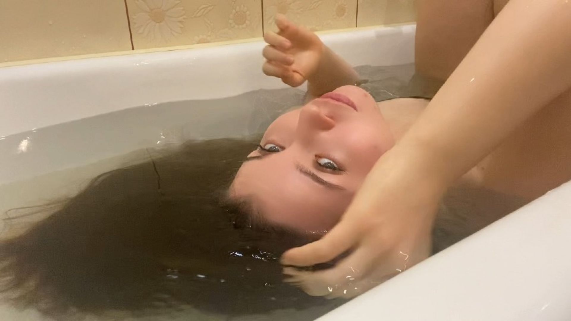 hair washing from the back