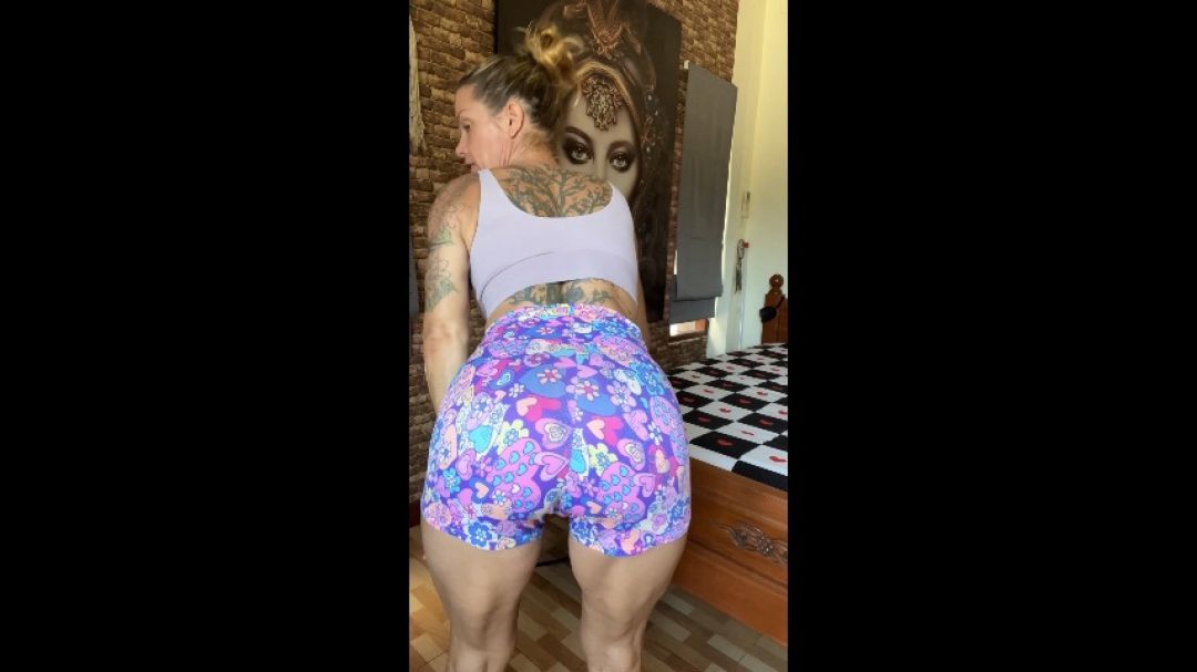 Ass worship after the gym