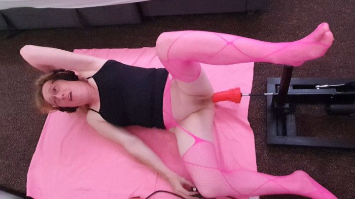 Anal orgasms on the fucking machine for English MILF Lisa