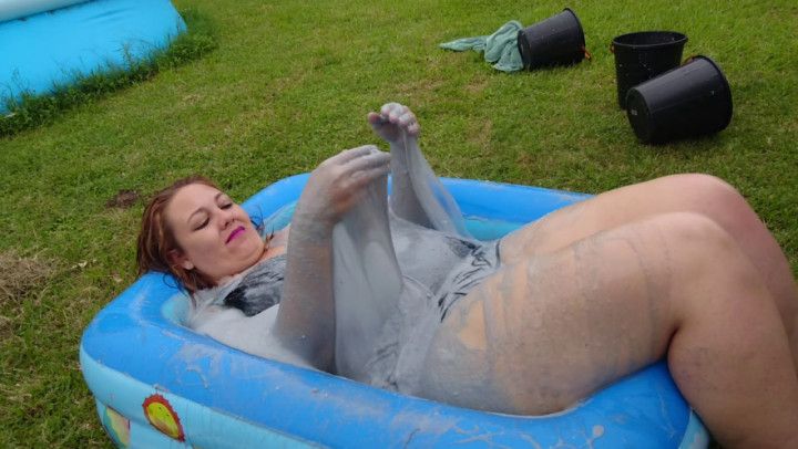 Gunge Bath While Stripping