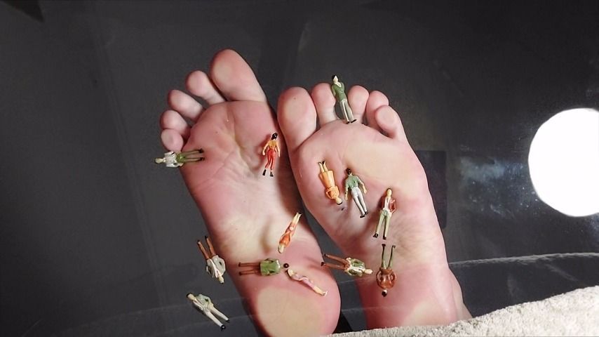 giantess crushes tiny people