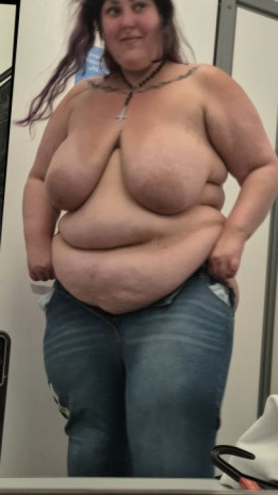 Dressing room: clothes don't fit