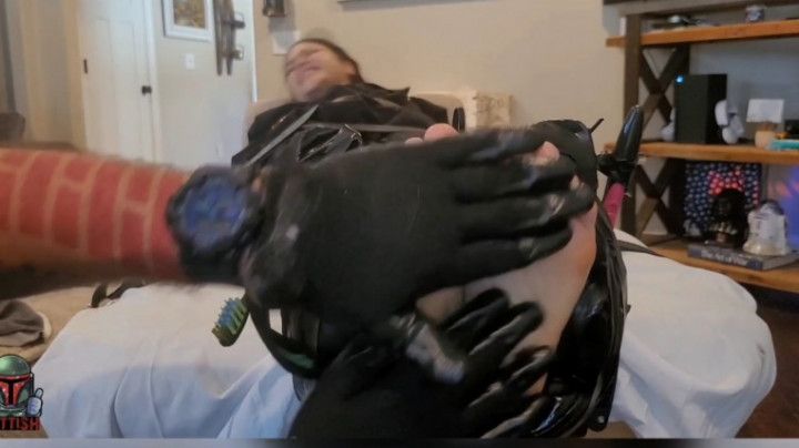 The Tickle Table - Sushii Xhyvette