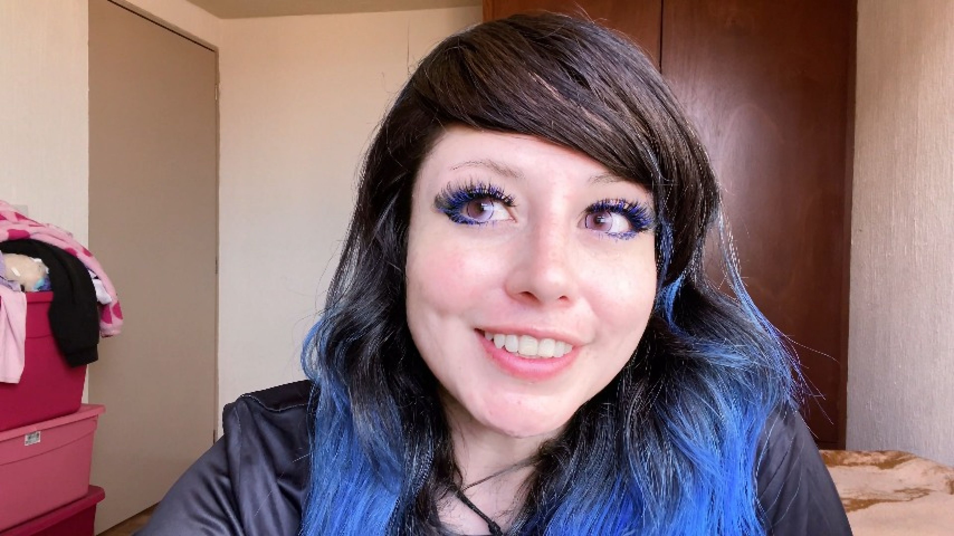 First Lash Try-On // SFW Bratty Girl Vibes