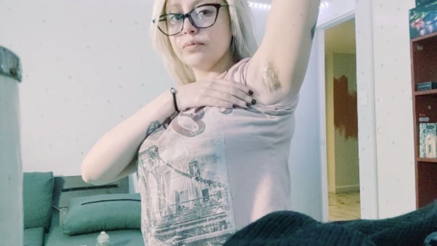 Wax in Armpits + Bozzo