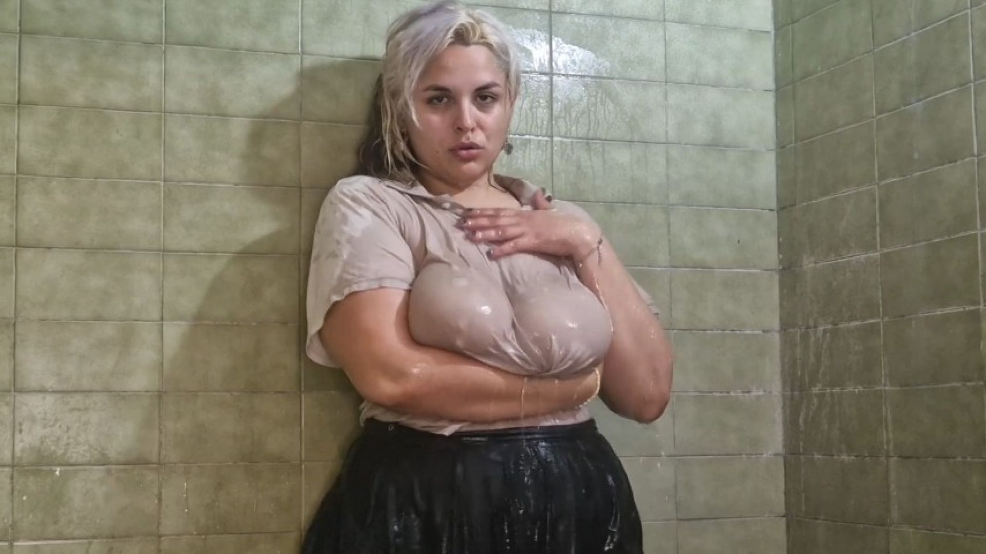 BBW HUGE BOOBS WORSHIP WET T-SHIRT SHOWER AND UNDERWATER