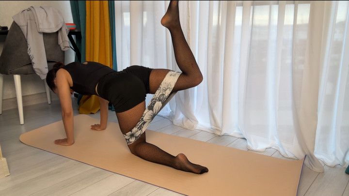 Doing exercises with a Hip Resistance band