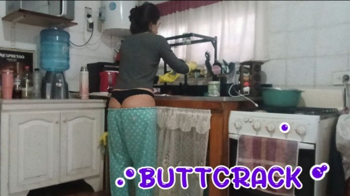 BUTTCRACK MOMMY