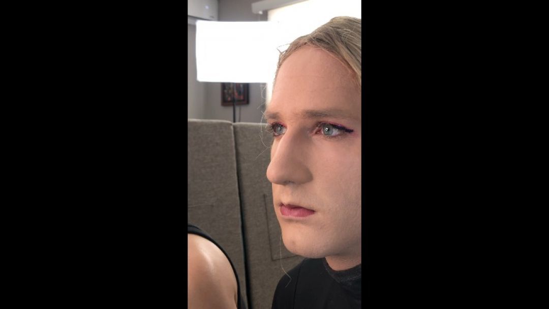 Drag Makeover - Putting on Eyeliner