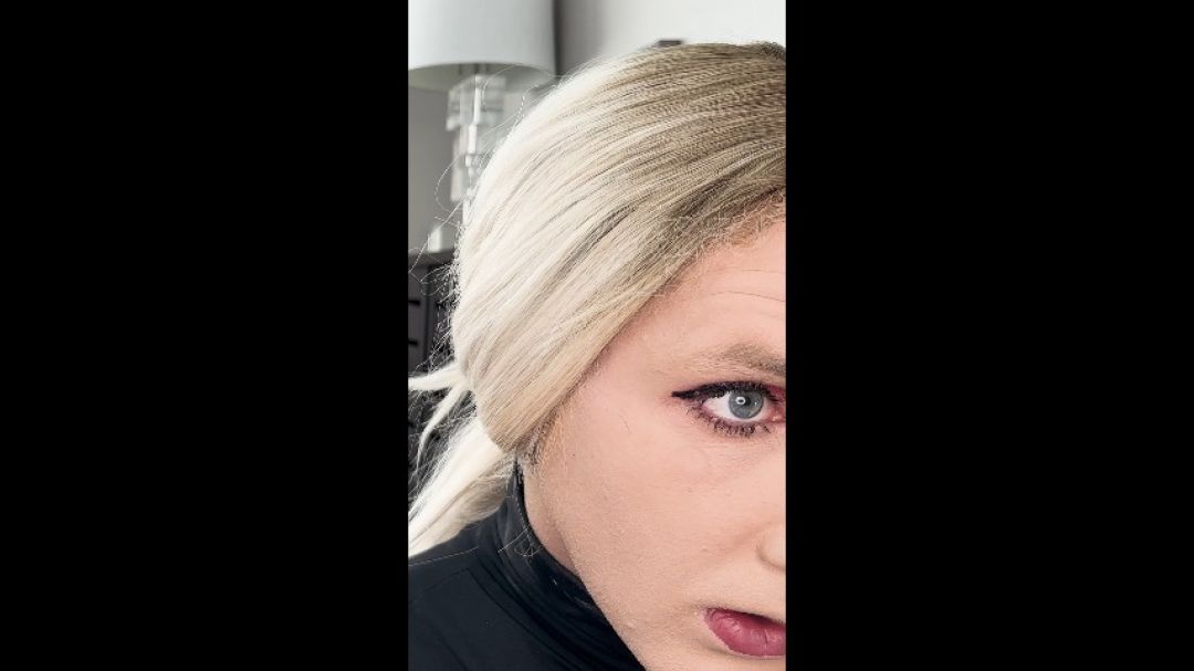 Crossdressing Makeover - Putting on Mascara