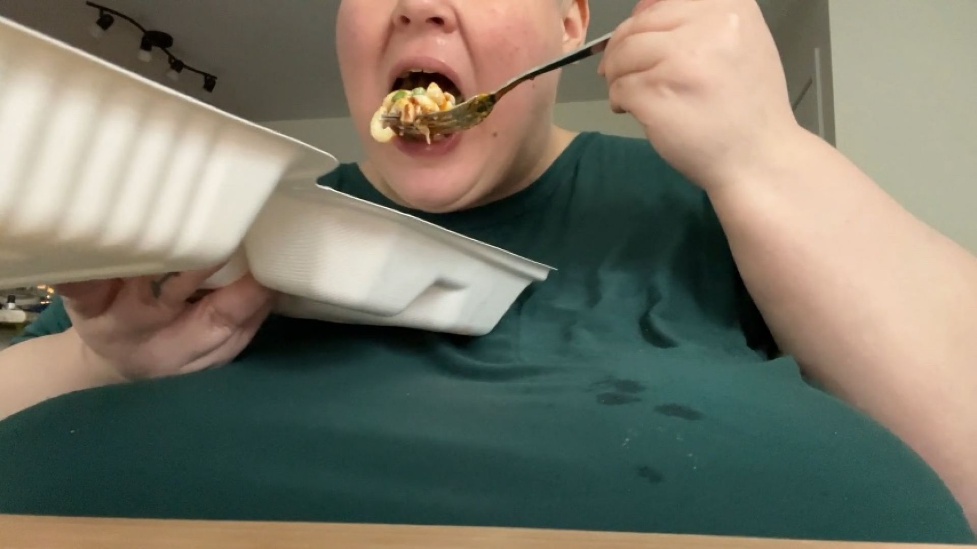 SSBBW Stuffing Dinner Down In 4 Minutes