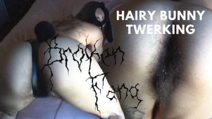 Twerking bunny on heat