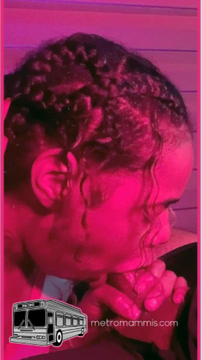 Metro QUICKIE - Redlight Rooftop Face Painting VERTICAL