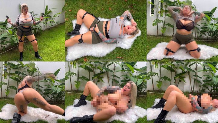 LARA CROFT going enough naughty to masturbate