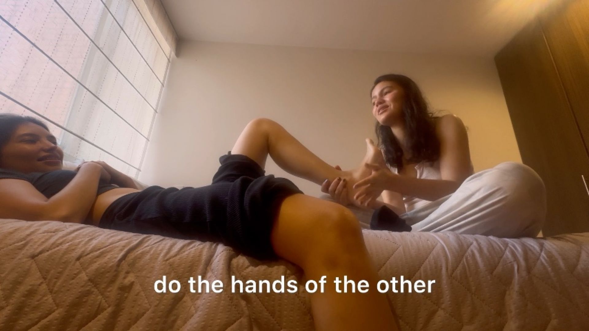 Masaje de pies a mi esclava