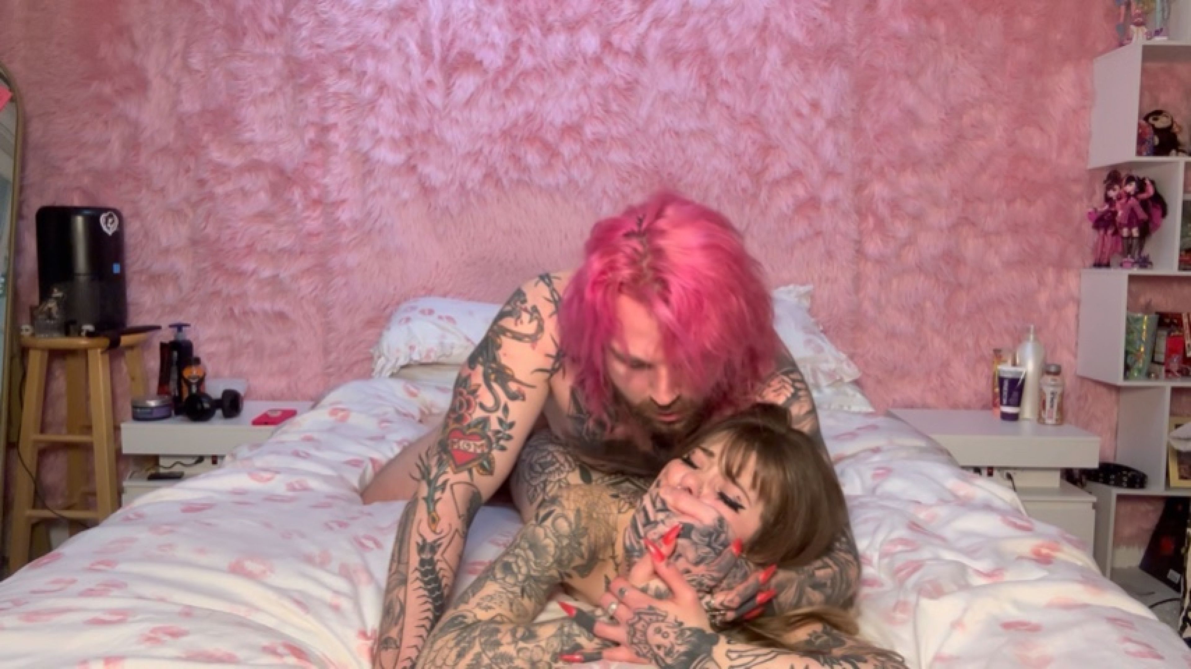 Rodzilla Uses Awlivv's Holes and Cums In Her Tattooed Face