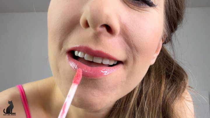Lip Gloss Application - Glossy Lips SFW