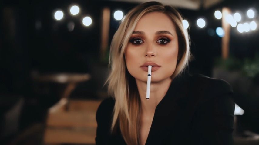 This is the white Dunhill 100s