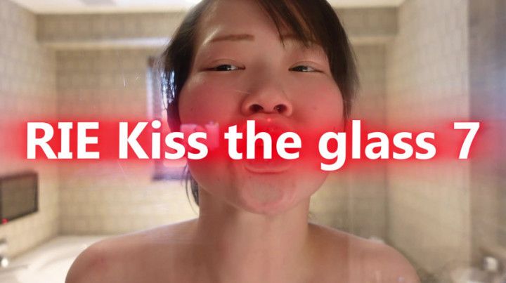 RIE Kiss the glass 7