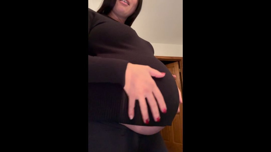 Heavily Pregnant Belly Oilup And Show Off