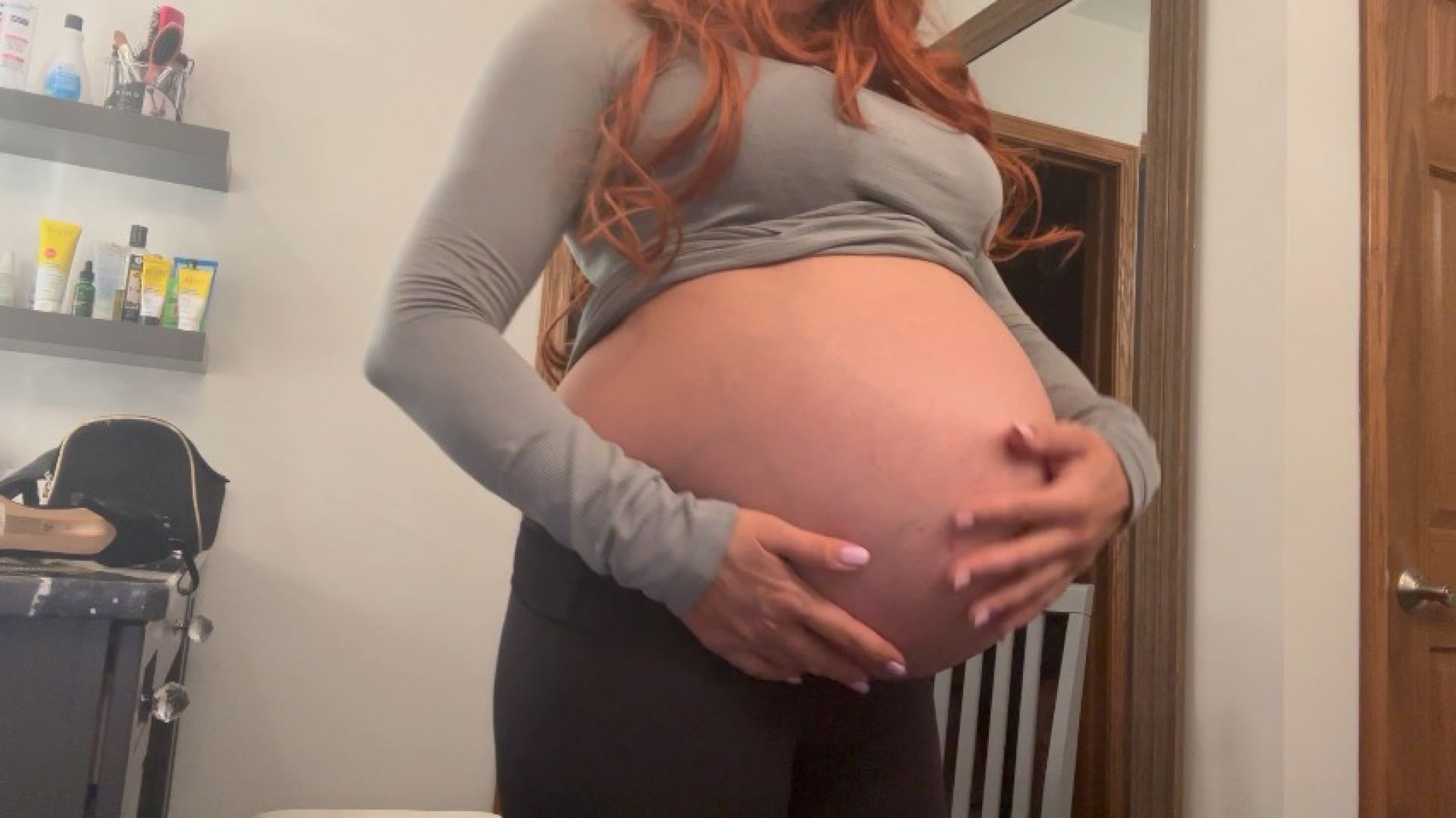 Pregnant Milf Rubs Enormous Pregant Belly And Cums From Lush