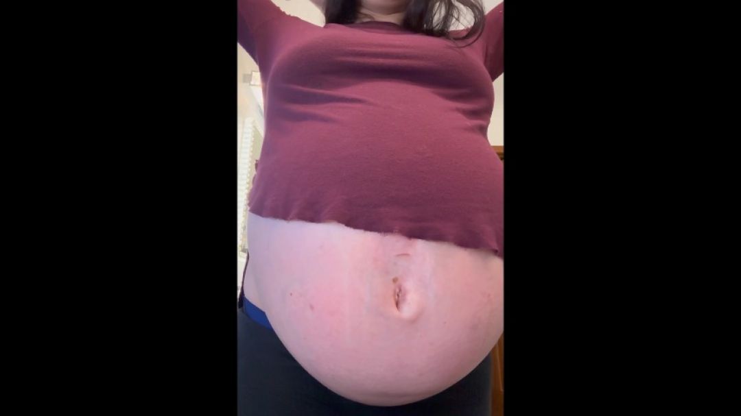 Trying To Put A Bellybutton Ring Into My Preggo Belly