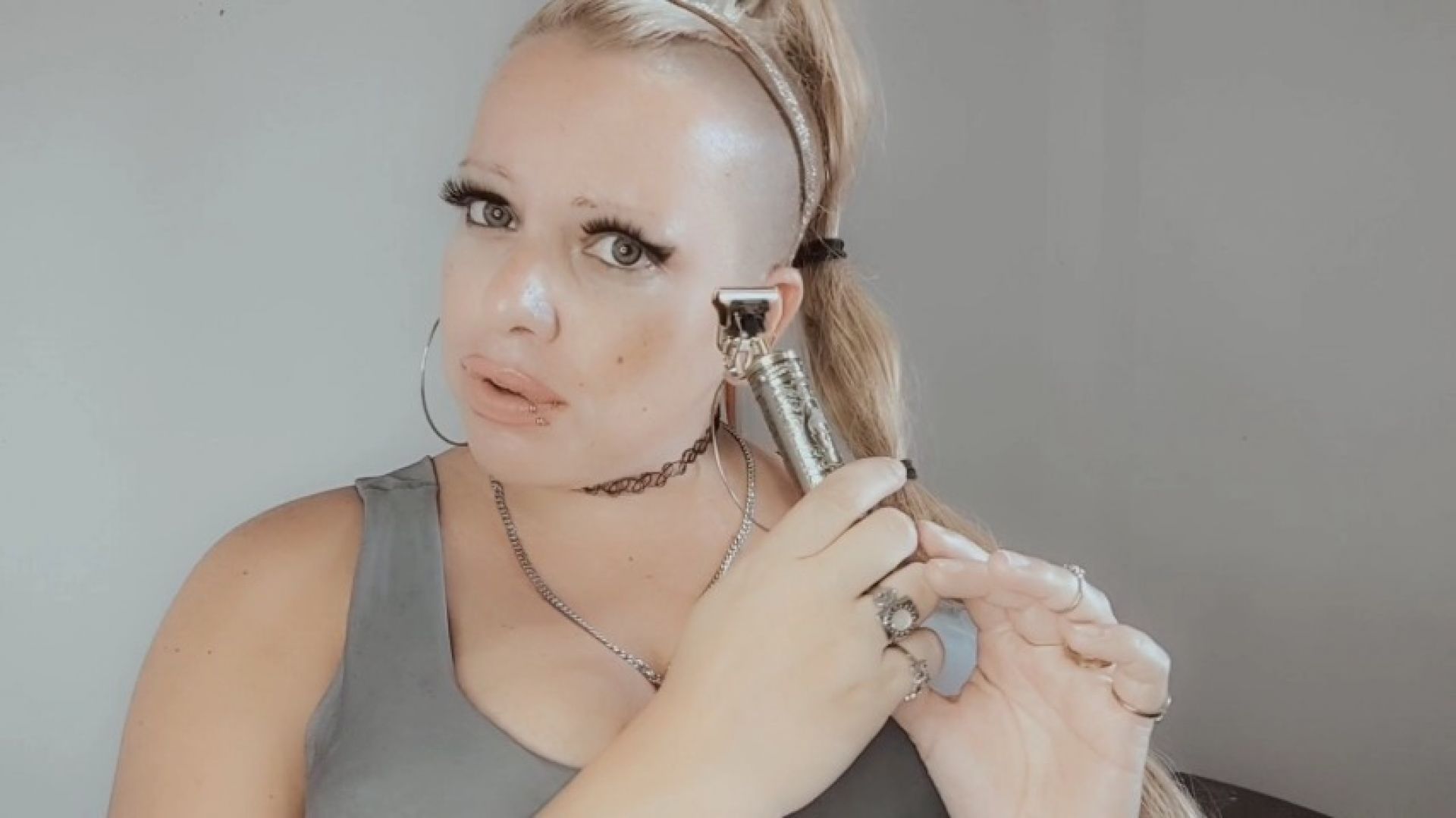 Hairy Pig Begs Me to Leave him Bald