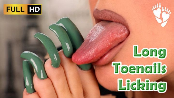 TOENAILS - LICKING