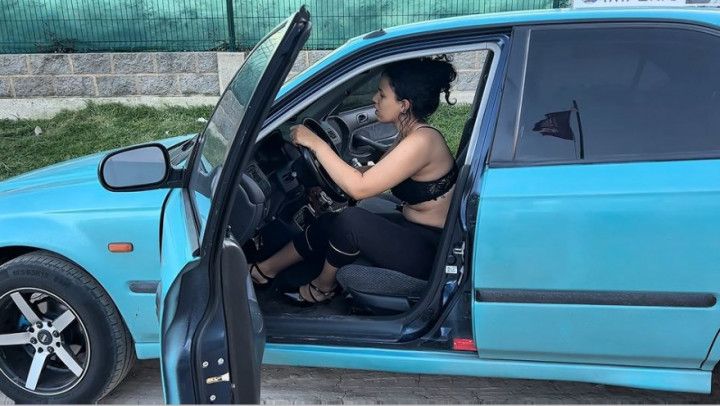 Stop jerking off and come here to help me