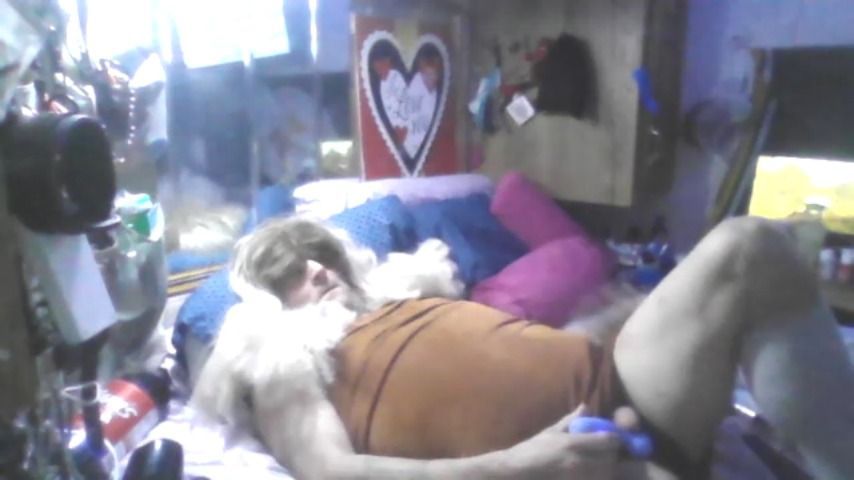 Using a toy  to mastabate