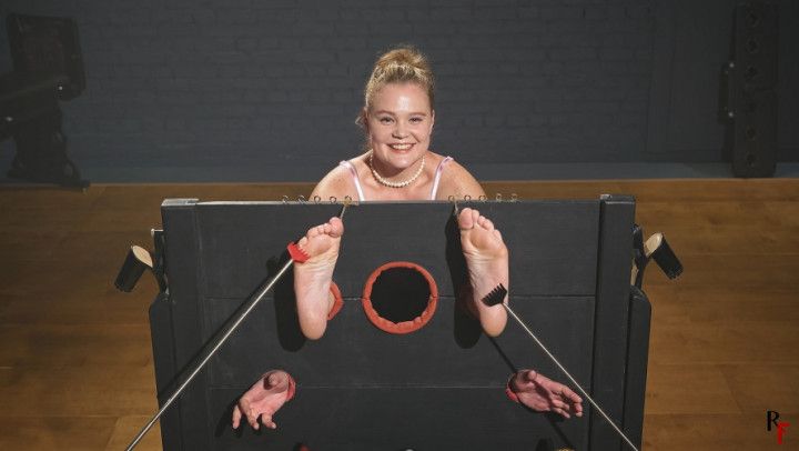 Vanda - Bastinado and Tickling in Heavy Stocks