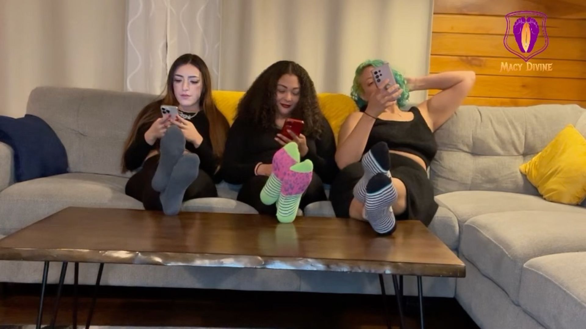 3 Goddesses Ignore you