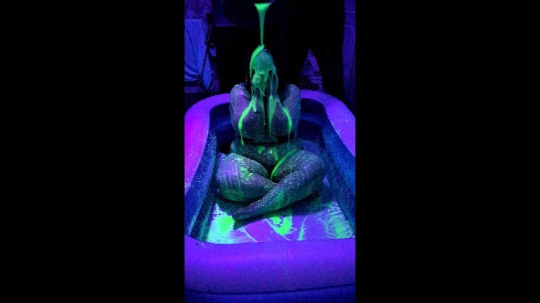 BBW gets UV gunge dumped over their head