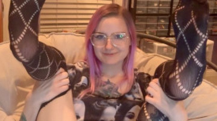 Nerdy MILF Hairy anal fingering and foot fetish custom