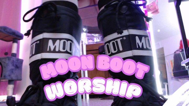 Cheebeezkneez Moon Boot Worship - feet - stomping - socks