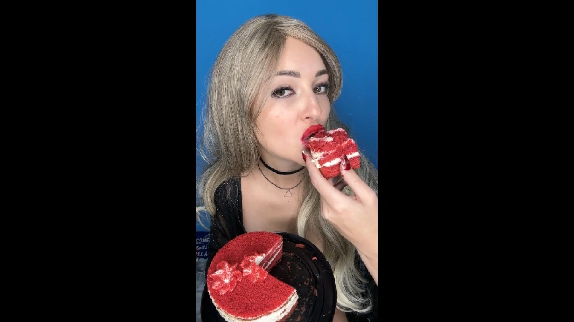 I eat red cake sexy