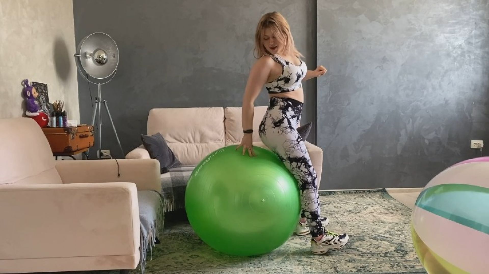 Sabina juggles two balls - bounce, blow &amp; dominate